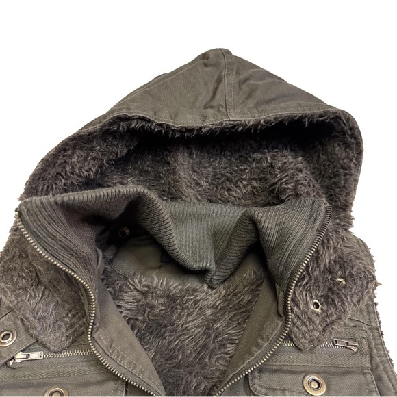 Coffee Shop Vest Size Medium
Olive Green Fleece Lined Snap Button Utility NWT - Picture 11 of 17